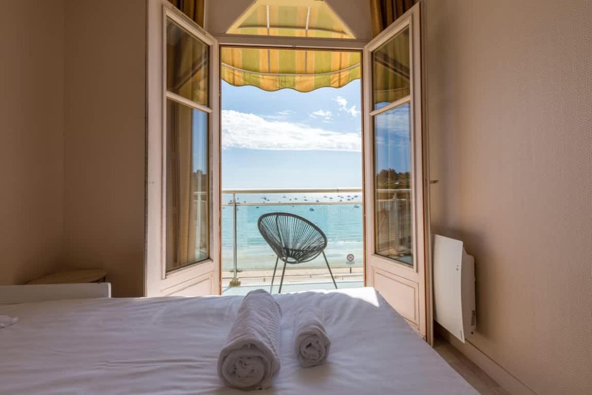 Les Pieds Dans L'Eau - Bel Appartement - Vue Mer Cancale Exteriör bild